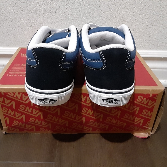 Vans - Picture 4 of 4
